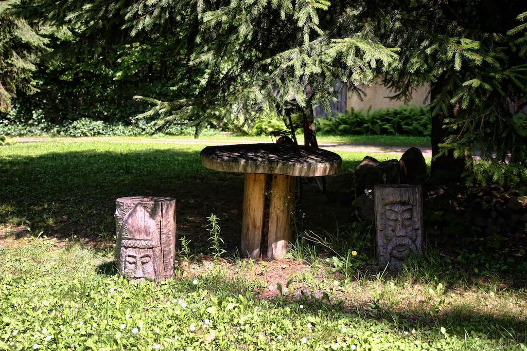 Galindia Refugia Hotel Iznota Bagian luar foto
